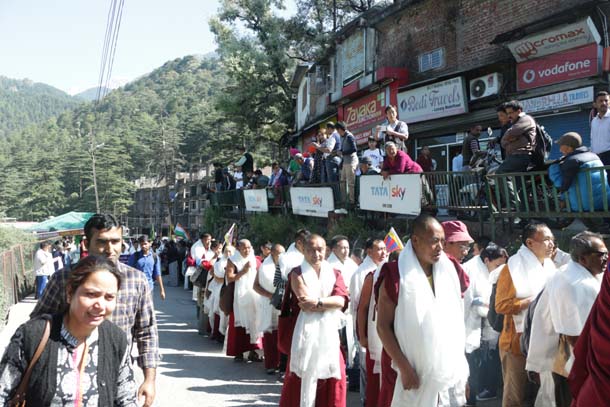 རྒྱ་བོད་ས་མཚམས་གོམ་བགྲོད་པ་རྣམ་དྷ་སར་འབྱོར་སོང་།