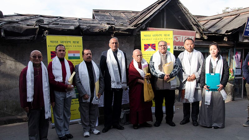 འགྲོ་བ་མིའི་ཐོབ་ཐང་ཉིན་མོ་ནས་འགོ་བཙུགས་ཀྱིས་གཞོན་ལྷན་གྱིས་རྒྱ་གར་རྒྱལ་ཡོངས་སུ་ལས་འགུལ་ས་གནས་ཆེ་ཁག་གསུམ་ནས་སྤེལ་བ་ལས་བཞུགས་སྒར་ངྷ་ས་རུ་འགོ་བཙུགས་པ། པར་བ་ཆོས་ཉིད། 