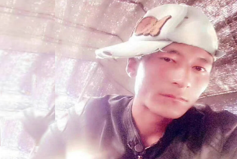 རྒྱལ་གཅེས་དཔའ་བོ་དཀོན་པེ་ལགས་ཀྱིས་རྒྱ་གཞུང་གིས་བོད་ཐོག་འཛིན་པའི་དྲག་རྩུབ་ཀྱི་སྲིད་ཇུས་ལ་ཞི་འབོད་ཆེད་རང་ལུས་མེར་བསྲེགས་གནང་ནས་སྐུ་གྲོངས་ཡོད་པའི་གནས་ཚུལ་ཐོན་འདུག པར་དབང་རྒྱལ་སྤྱིའི་བོད་ཀྱི་ཆ་འཕྲིན།