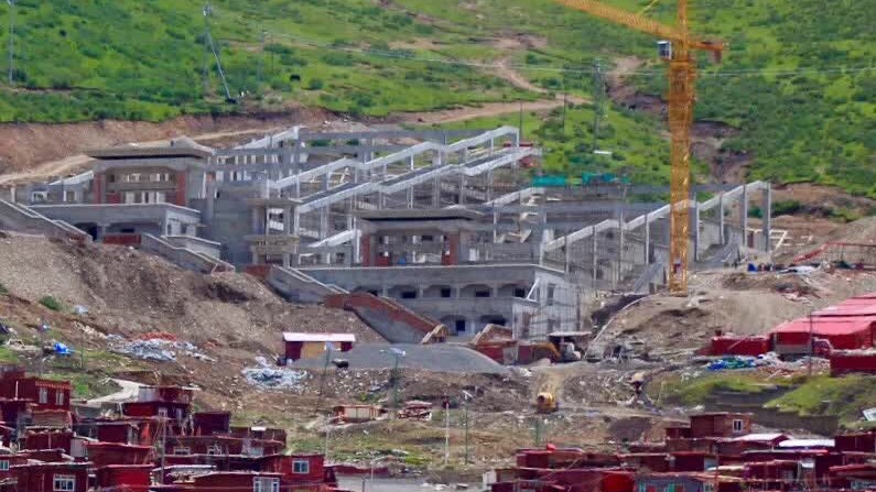 གླིང་དང་དགོན་པ་ལོགས་བཀར་གྱི་སྲིད་ཇུས་ལག་བསྟར།