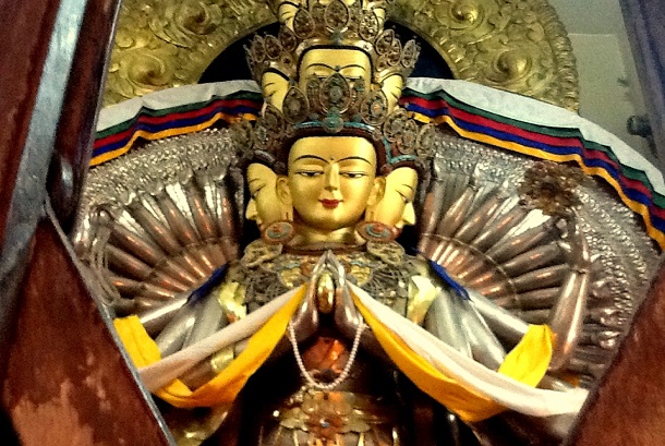 བཞུགས་སྒར་གཙུག་ལག་ཁང་གི་སྤྱན་རས་གཟིགས་ཀྱི་སྐུ་རྟེན། རྒྱལ་སྤྱིའི་བོད་ཀྱི་ཆ་འཕྲིན།