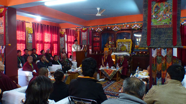 རྒྱལ་བ་ཇོ་ནང་པའི་ཚོགས་ཆེན་ཐེངས་དགུ་པ་འཚོགས་བཞིན་པའི་རྣམ་པ།