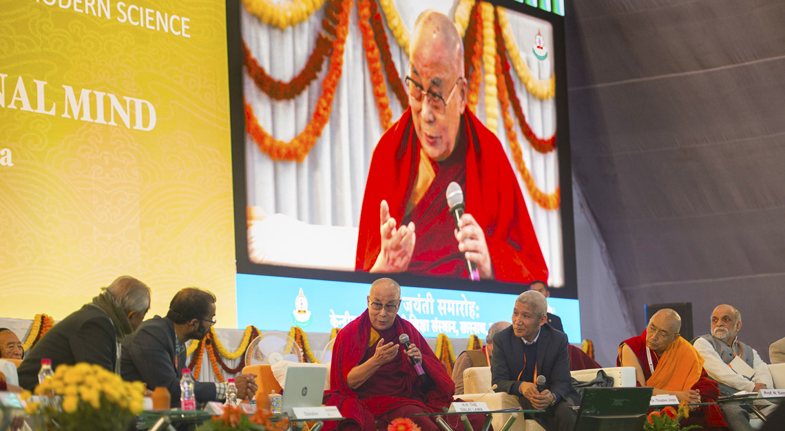 སྤྱི་ནོར་༧གོང་ས་སྐྱབས་མགོན་ཆེན་པོ་མཆོག་སེམས་དང་སེམས་ཀྱི་བྱེད་ལས་ཞེས་པའི་བགྲོ་གླེང་ལ་དབུ་བཞུགས་གནང་བ།