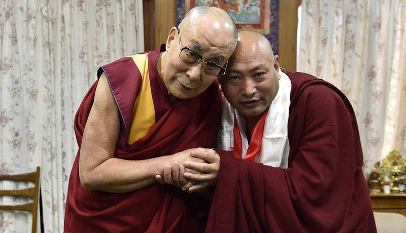 སྨན་རིའི་ཁྲི་འཛིན་ ༣༤ པ་མཆོག་གིས་༸གོང་ས་མཆོག་ལ་གསར་མཇལ་ཞུས་པ།