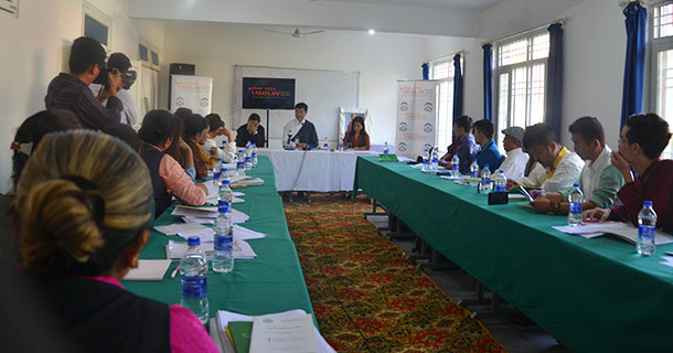 ༢༠༡༨ལོའི་ཟླ་༨་ཚེས་༢༧ཉིན། དབུས་སྣེ་ལས་ཁང་དུ་དབུ་མའི་ལམ་ཟབ་སྦྱོང་དབུ་འབྱེད་སྐབས་སུ།