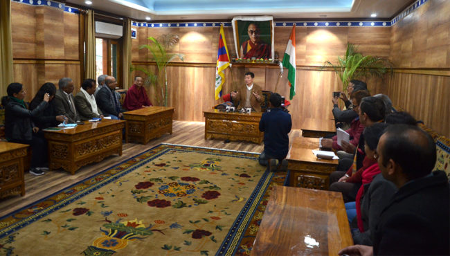 དཔལ་ལྡན་སྲིད་སྐྱོང་མཆོག་གིས་ཧི་མ་ཅཱལ་མངའ་སྡེའི་གསར་འགྱུར་བརྒྱུད་ལམ་ཆེ་ཁག་གི་གསར་འགོད་པ་རྣམས་ལ་གསུང་བཤད་གནང་བ།