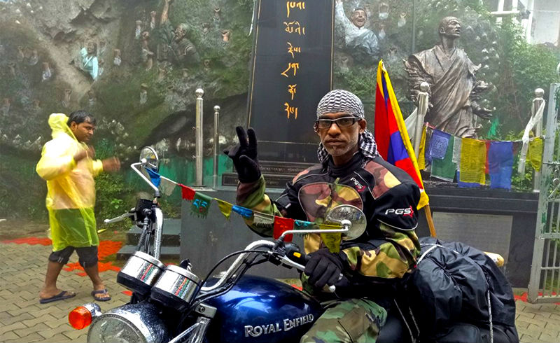 མིང་ལ་ནཱེ་ཐི་ཡམ་སེངྒ་རོ་ཡེ་(Nityam Singharoy)ལགས།