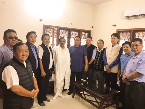 ལྷོ་སྤྱི་དང་མངའ་གཞུང་དྲུང་ཆེ་གསར་བ་མཇལ་འཕྲད་སྐབས།