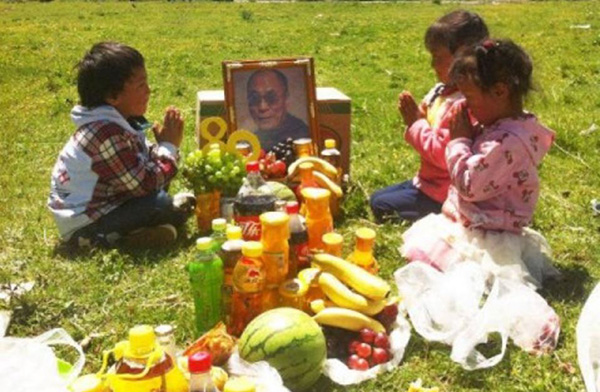 ཁམས་དཀར་མཛེས་ཁུལ་དུ་དམ་དྲག