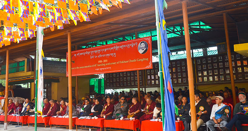 མདོ་ཁམས་ཆུ་བཞི་སྒང་དྲུག་བོད་ཀྱི་བསྟན་སྲུང་དང་བླངས་དམག་དབུ་བརྙེས་ནས་ལོ་༦༠འཁོར་བའི་དུས་དྲན་སྲུང་བརྩི་༢༠༡༨ལོའི་ཟླ་༦ཚེས་༡༦ཉིན་བཞུགས་སྒར་རྡ་རམ་ས་ལར་འཚོགས་གནང་ཡོད་པ་རེད། རྒྱལ་སྤྱིའི་བོད་ཀྱི་ཆ་འཕྲིན་འཕྲིན། པར་པ་ཡེ་ཤེས་ཆོས་བཟང༌།