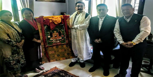 ཤེས་རིག་བཀའ་བློན་དང་མངའ་སྡེའི་བློན་ཆེན།