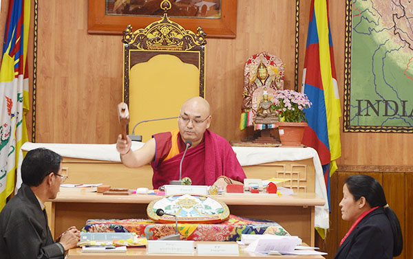 ཚོགས་གཙོའི་གྲོས་ཚོགས་ཚོགས་དུས་ལྔ་པའི་མཇུག་གྲུབ་ཀྱི་གཏམ་བཤད་སྐབས་ཀྱི་ཚོགས་གཙོ་མཁན་པོ་བསོད་ནམས་བསྟན་འཕེལ་གྱི་པར། པར་བ་ཆོས་ཉིད།