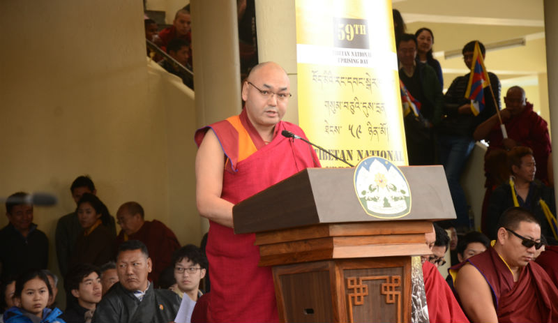 བོད་མི་མང་སྤྱི་འཐུས་ཚོགས་གཙོ་མཁན་པོ་བསོད་ནམས་བསྟན་འཕེལ་མཆོག་གིས་བོད་མི་མང་སྤྱི་འཐུས་ལྷན་ཚོགས་ཀྱི་གསུང་བཤད་གནང་བཞིན་པ། པར་པ་ཆོས་ཉིད་བཟང་པོ།