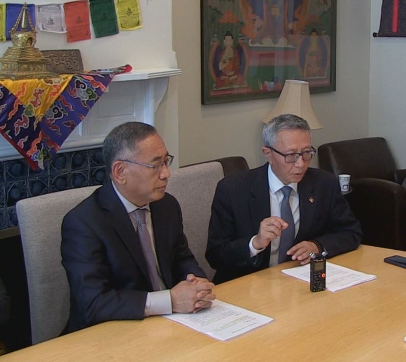 བྱང་ཨ་རིའི་སྐུ་ཚབ་དོན་གཅོད་པས་གསར་འགོད་པར་ལན་འདེབ་བཞིན་པ།