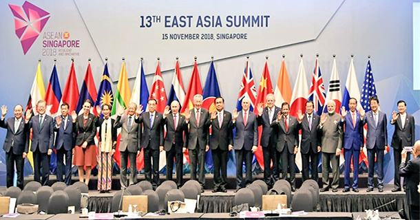 ཤར་ཨེ་ཤེ་ཡའི་ཚོགས་ཆེན་ཐེངས་བཅུ་གསུམ་པ་འཚོགས་པ།