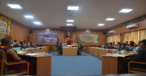 ༢༠༡༨ལོའི་ཟླ་༩་ཚེས་༡༨་ཉིན་བོད་མི་མང་སྤྱི་འཐུས་ལྷན་ཚོགས་ཀྱི་གྲོས་ཚོགས་ཚོགས་དུས་དྲུག་པ་དབུ་འཛུགས་གནང་།