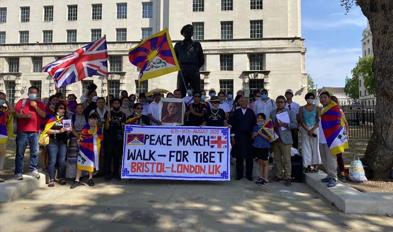 ༢༠༢༠་ལོའི་ཟླ་༨་ཚེས་༡༠ཉིན། དབྱིན་ཡུལ་དུ་བོད་མི་བཞི་ཡིས་ཞི་བའི་གོམ་བགྲོད་བྱས་ནས་རྒྱལ་ས་ལོན་ཊོན་ལ་འབྱོར་འདུག