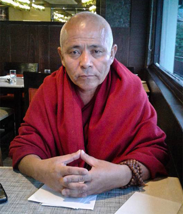 ཚོགས་གཞོན་ཨཅཱརྱ་ཡེ་ཤེས་ཕུན་ཚོགས་ལགས།