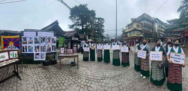 བོད་ཀྱི་བུད་མེད་ལྷན་ཚོགས་ཀྱིས་རྒྱ་གཞུང་ལ་ངོ་རྒོལ་གྱི་ལས་འགུལ་སྤེལ་བཞིན་པ།