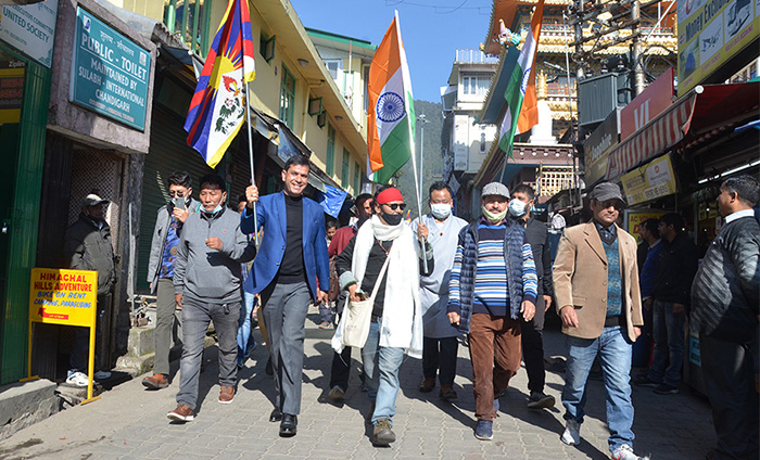 ༢༠༢༡་ལོའི་ཟླ་༢་ཚེས་༡༢ཉིན། བོད་ཀྱི་རང་བཙན་འཐབ་རྩོད་པ་བསྟན་འཛིན་བརྩོན་འགྲུས་ལགས་ཀྱིས་བཞུགས་སྒར་རྡ་ས་ནས་ལྡི་ལི་བར་གོམ་བགྲོད་གནང་སྐབས། པར། དབྱངས་ཅན་སྒྲོལ་མ།