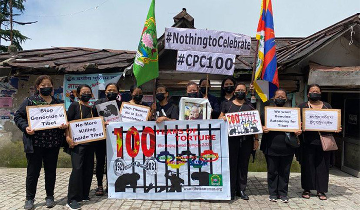 རྡ་སར་བོད་ཀྱི་བུད་མེད་ལྷན་ཚོགས་ཀྱིས་རྒྱ་གཞུང་ལ་ངོ་རྒོལ་བྱེད་སྐབས། པར། དབྱངས་ཅན་སྒྲོལ་མ།