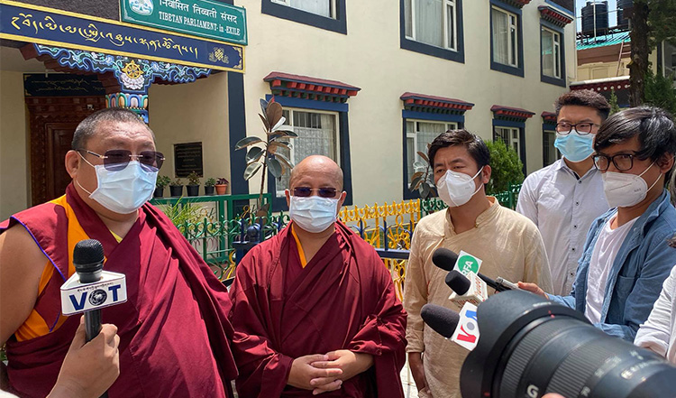 སྐབས་བཅུ་བདུན་པའི་ཆོས་བརྒྱུད་སྤྱི་འཐུས་དང་མདོ་སྟོད་སྤྱི་འཐུས་ཐུན་མོང་ནས་གསར་འགོད་གསལ་བསྒྲགས་སྤེལ་སྐབས། པར། དབྱངས་ཅན་སྒྲོལ་མ།