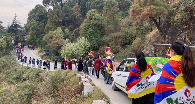 སྤྱི་ལོ་༢༠༢༡་ལོའི་ཟླ་༣་ཚེས་༡༢ཉིན། བོད་མི་ཚོས་བཞུགས་སྒར་རྡ་ས་མེག་ལོ་གན་ཇི་ནས་རྡ་ཤོད་ཀཱ་ཅཱ་རིའི་བར་ཞི་བའི་གོམ་བགྲོད་གནང་སྐབས། 