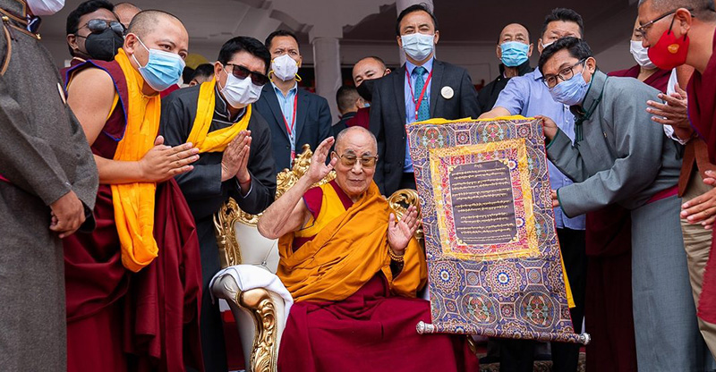 ཕྱི་ལོ་༢༠༢༢་ཟླ་༨་ཚེས་༥ཉིན། རྒྱ་གར་བྱང་ཕྱོགས་ལ་དྭགས་སུ་༧གོང་ས་མཆོག་ལ་ལ་དྭགས་རང་སྐྱོང་རི་ལྗོངས་ཡར་རྒྱས་ལྷན་ཁང་གིས་གླེ་ཡི་སིན་དྷུ་གྷཊ་ཅེས་པར་དཔལ་རྔམ་དུས་སྟོན་གཟེངས་རྟགས་ཕུལ་འདུག པར། ༧རྒྱལ་བ་རིན་པོ་ཆེའི་དྲ་རྒྱ།