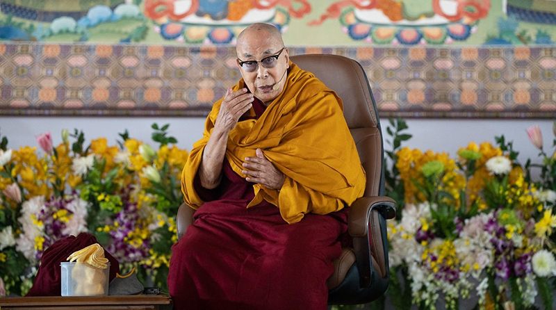 ཕྱི་ལོ་༢༠༡༨ ཟླ་༡༢ ཚེས་༢༦ ཉིན། གནས་མཆོག་རྡོ་རྗེ་གདན་གྱི་དུས་དབང་གསུང་ཆོས་ར་བའི་ནང་དུ། ༧གོང་ས་མཆོག་གིས་ཝེ་དུ་ནམ་གྱི་དད་ལྡན་ཆོས་ཞུ་བ་རྣམས་ལ་བཀའ་སློབ་བསྩལ་འདུག པར། ༧རྒྱལ་བ་རིན་པོ་ཆེའི་དྲ་རྒྱ།