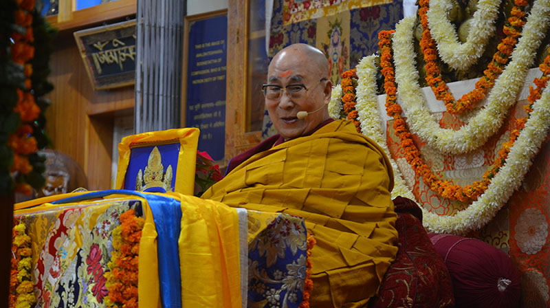 ཕྱི་ལོ་༢༠༢༢ ཟླ་༡༡ ཚེས་༣༠ ཉིན། འབྲས་སྤུངས་སྒོ་མང་གྲྭ་ཚང་དང་ལྷ་ལྡན་ཆོ་འཕྲུལ་སྨོན་ལམ་ཆེན་མོ་གཉིས་ནས་༧གོང་ས་མཆོག་ལ་བརྟན་བཞུགས་བསྟར་འབུལ་ཞུ་སྐབས། པར། དབྱངས་ཅན་སྒྲོལ་མ།