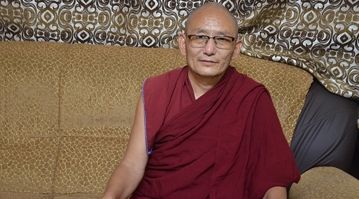 སྤྲུལ་སྐུ་བསྟན་འཛིན་བདེ་ལེགས་རིན་པོ་ཆེའི་དངོས་སློབ་དང་ཆབ་སྲིད་བཙོན་ཟུར་དགེ་བཤེས་ཚེ་རིང་རྡོ་རྗེ་ལགས།