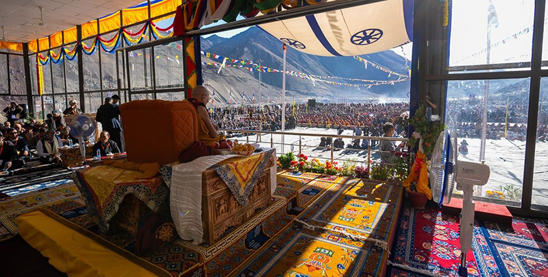 ཕྱི་ལོ་༢༠༢༣ ཟླ་༨ ཚེས་༡༨ ཉིན། སྤྱི་ནོར་༸གོང་ས་༸སྐྱབས་མགོན་ཆེན་པོ་མཆོག་གཤམ་ཕྱོགས་སྡེ་ཁག་མཁར་རྩེ་རི་ལྗོངས་ལ་ཆིབས་བསྒྱུར་བསྐྱངས་སྐབས། པར། བསྟན་འཛིན་ཆོས་འབྱོར།
