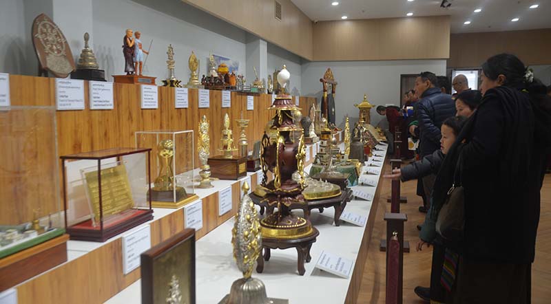 ཕྱི་ལོ་༢༠༢༣ ལོའི་ཟླ་༡༢ ཚེས་༡༠ ཉིན། བཞུགས་སྒར་རྡ་ས་ལྷ་རྒྱལ་རིར་ཆགས་ཡོད་པའི་༸གོང་ས་ཏཱ་ལའི་བླ་མའི་དཔེ་མཛོད་དང་ཡིག་ཚགས་ཁང་གི་གཟེངས་རྟགས་སྒྲིག་གཤོམ་ཁང་རྒྱ་ཆེའི་མི་མང་ལ་དུས་སྐབས་སོ་སོར་མཇལ་ཁའི་གོ་སྐབས་བསྐྲུན་རྒྱུའི་ལས་གཞི་དབུ་འབྱེད་གནང་སོང་།