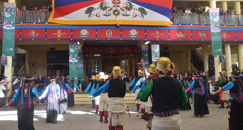 ཕྱི་ལོ་༢༠༢༣ ཟླ་༡༢ ཚེས་༡༠ ཉིན། བཞུགས་སྒར་རྡ་ས་ཐེག་ཆེན་ཆོས་གླིང་གཙུག་ལག་ཁང་དུ། ༸གོང་ས་མཆོག་ལ་ནོ་སྦེལ་ཞི་བདེའི་གཟེངས་རྟགས་ཕུལ་ནས་མི་ལོ་ཧྲིལ་པོ་༣༤ འཁོར་བའི་དུས་དྲན་སྲུང་བརྩི་ཞུས་སོང་།