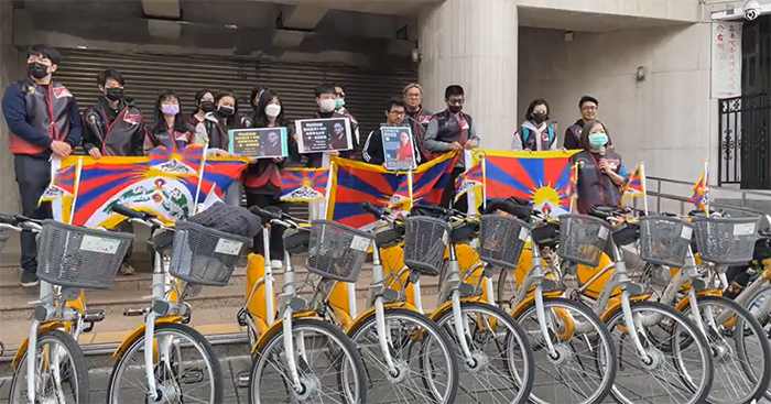 ཐེ་ཝན་གྲོས་ཚོགས་ཀྱི་མདུན་དུ་རྐང་འཁོར་སྐོར་བསྐྱོད་ཀྱི་ལས་འགུལ་འདིའི་སྐོར་གསར་འགོད་གསལ་བསྒྲགས་སྤེལ་སྐབས་ཀྱི་པར།