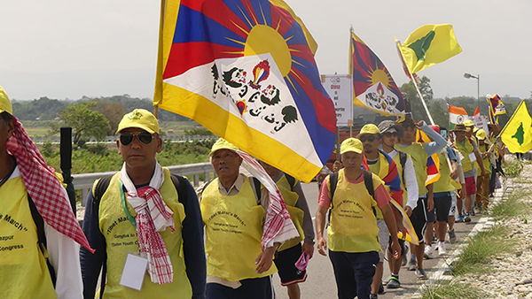 ཕྱི་ལོ་༢༠༢༣ ཟླ་༥ ཚེས་༢༡ ཉིན། བོད་མི་གོམ་བགྲོད་བ་ཚོས་བོད་དོན་ཛ་དྲག་གླེང་སློང་གོམ་བགྲོད་ཀྱི་ལས་འགུལ་སྤེལ་བཞིན་པ། པར། གཞོན་ལྷན།