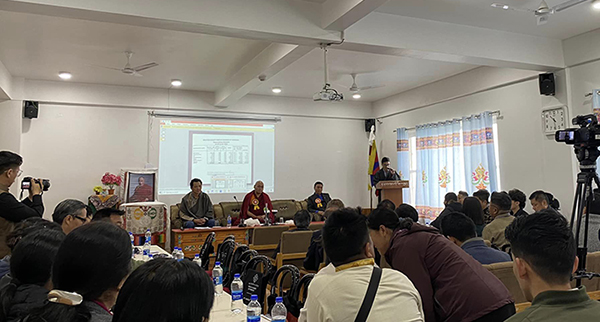 ཕྱི་ལོ་༢༠༢༣ ཟླ་༥ཚེས་༢ཉིན། བཞུགས་སྒར་རྡ་སར་བོད་མིའི་ཚོང་ལས་བདེ་ཚོགས་ཀྱི་ལོ་འཁོར་ཚོགས་ཆེན་ཐེངས་བཅུ་དྲུག་པ་ཚོགས་སོང་།