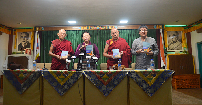 ཕྱི་ལོ་༢༠༢༤ ཟླ་༧ ཚེས་༡༢ ཉིན། སྤྲུལ་སྐུ་བསྟན་འཛིན་བདེ་ལེགས་རིན་པོ་ཆེ་མཆོག་རྒྱ་དམར་གཞུང་གི་བཙོན་འོག་ནས་སྐུ་འདས་གྲོངས་ཕྱིན་པའི་ཉིན་མོ་དང་བསྟུན། ཉི་མ་ལྷ་མོའི་བདེན་དོན་གླེང་བའི་གཏམ་ཞེས་པའི་དཔེ་དེབ་དབུ་འབྱེད་གནང་སོང་།