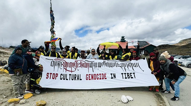 ཕྱི་ལོ་ ༢༠༢༤ ཟླ་ ༡༡ ཚེས་ ༢༢ ཉིན། བོད་ཀྱི་གཞོན་ནུ་ལྷན་ཚོགས་ཀྱི་རྒྱ་གར་རྒྱལ་ཡོངས་བོད་དོན་དྲིལ་བསྒྲགས་ཀྱི་འཕྲུལ་རྟ་སྐོར་སྐྱོད་ཀྱི་ལས་འགུལ་དེ་ཧིན་བོད་གཉིས་ཀྱི་ས་མཚམས་འབུམ་ལ་(Bumla Pass)ནས་དངོས་སུ་དབུ་འཛུགས་གནང་འདུག