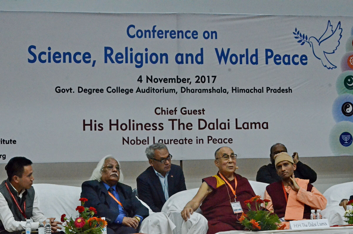 བཞུགས་སྒར་དྷ་སའི་མཐོ་སློབ་ཏུ་ཞི་བདེའི་ཚོགས་འདུ་སྐོང་འཚོགས་གནང་བ།