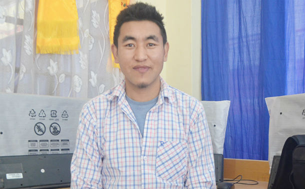 བོད་དོན་གོ་རྟོགས་དང་སློབ་སྦྱོང་ཚོགས་པའི་འགན་འཛིན་ནོར་བུ་ལགས།