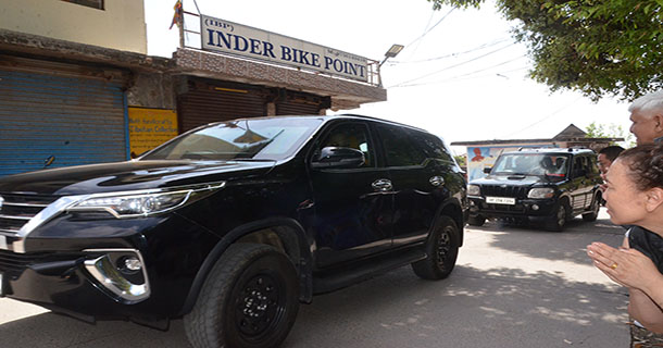 ༸གོང་ས་མཆོག་གིས་ལྡི་ལིའི་མཛད་འཕྲིན་ལེགས་པར་གྲུབ་རྗེས་རྡ་སར་ཞབས་སོར་བདེ་བར་འཁོད་སོང་།