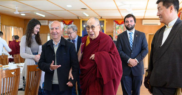 ༸གོང་ས་མཆོག་ལ་རྒྱ་གར་གྱི་ནོར་བུ་ཞེས་པའི་གཟེངས་རྟགས་འབུལ་དགོས་པའི་ཞུ་ཡིག་ཕུལ་འདུག