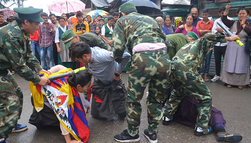 ༢༠༡༩ལོའི་ཟླ་༨་ཚེས་༣༠་ཉིན། བཞུགས་སྒར་རྡ་སའི་མེག་ཁི་ལོ་གྷན་ཇི་སྤྱི་ཐང་དུ། རྒྱལ་སྤྱིའི་གར་སོང་ཆ་མེད་དུ་གྱུར་བའི་སྐྱེ་བོའི་ཉིན་མོ་སྲུང་བརྩི་ཞུས་པ་དང་སྦྲགས། བོད་མི་རྒྱ་གཞུང་གིས་འཛིན་བཟུང་བྱས་ནས་གར་སོང་ཆ་མེད་དུ་ཇི་ལྟར་འགྱུར་བཞིན་ཡོད་པའི་རྣམ་པ་དེ་འཁྲབ་སྟོན་གྱི་ལམ་ནས་བསྟན་སོང་།