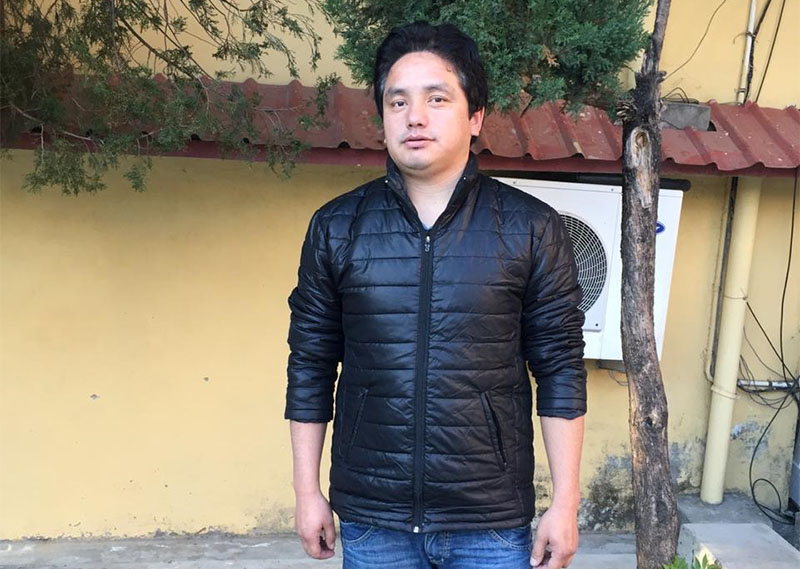 བོད་མི་བཙན་བྱོལ་བ་དཔལ་ཆེན་དབང་རྒྱལ་ལགས།