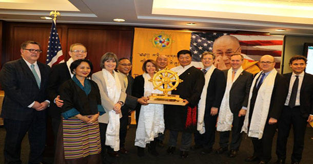 ཨ་རི་གཞུང་མང་གཉིས་ལ་ཐུགས་རྗེ་ཆེ་ཞུ་བའི་མཛད་སྒོ་ཚོགས་འདུག
