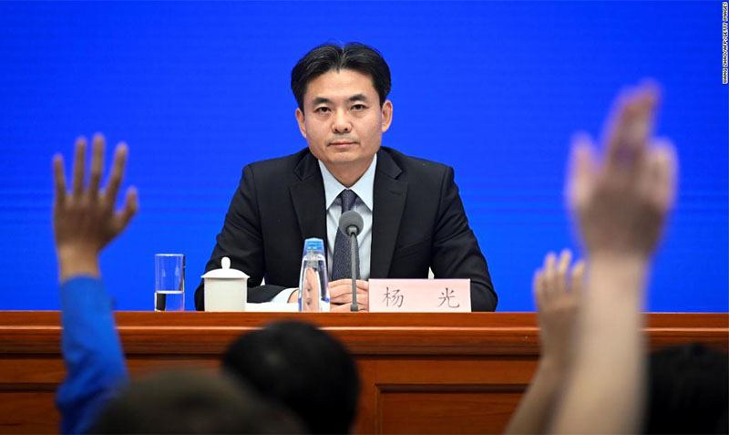 ༢༠༡༩ལོའི་ཟླ་༧་ཚེས་༢༩་ཉིན། ཧོང་ཀོང་དང་ཨོ་མིན་མཛའ་འབྲེལ་ལས་ཁུངས་ཀྱི་མགྲིན་ཚབ་པ་(Yang Guang)་ཡིས་གསར་འགོད་གསལ་བསྒྲགས་སྤེལ་སྐབས། 