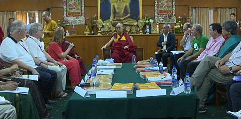 ༢༠༡༩ལོའི་ཟླ་༧་ཚེས་༨ཉིན། ༸གོང་ས་མཆོག་དང་་སྟོང་ལོ་གསུམ་པའི་ནང་འགྲོ་བ་མིའི་ཤེས་ཡོན་ལམ་ལུགས་ལྷན་ཚོགས་ཀྱི་སྐུ་ཚབ་རྣམས་དང་བགྲོ་གླེང་སྐབས།