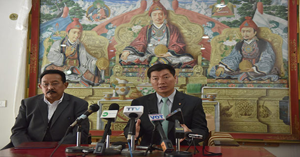 ༢༠༡༩ལོའི་ཟླ་ ༣ ཚེས་ ༡༨ ཉིན། བཀའ་ཤག་མཇལ་འཕྲད་ཁང་དུ་སྲིད་སྐྱོང་བློ་བཟང་སེངྒེ་མཆོག་དང་བཀའ་དྲུང་རྫོང་ཁ་སྟོབས་རྒྱལ་ཚེ་རིང་ལགས་རྣམ་གཉིས་ནས་གསར་འགོད་ལྷན་ཚོགས་ཤིག་བསྐོང་ཚོགས་གནང་སྐབས།