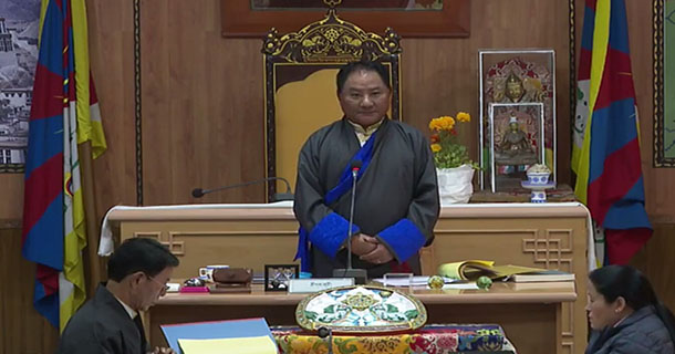 ༢༠༡༩ལོའི་ཟླ་༣་ཚེས་༡༩ཉིན་བཞུགས་སྒར་རྡ་ས་གངས་སྐྱིད་སྤྱི་འཐུས་ཚོགས་ཁང་དུ་སྐབས་༡༦་བོད་མི་མང་སྤྱི་འཐུས་ལྷན་ཚོགས་ཀྱི་གྲོས་ཚོགས་ཚོགས་ཐེངས་བདུན་པ་དབུ་འཛུགས་གནང་སོང་།